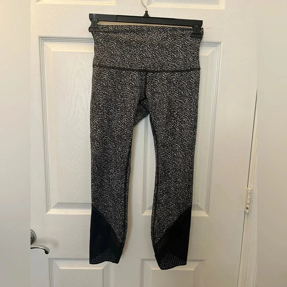 Lululemon Wunder Under Pant Hi-Rise Laser Cut
Luon Ripple Jacquard Black White 6 - Picture 5 of 7